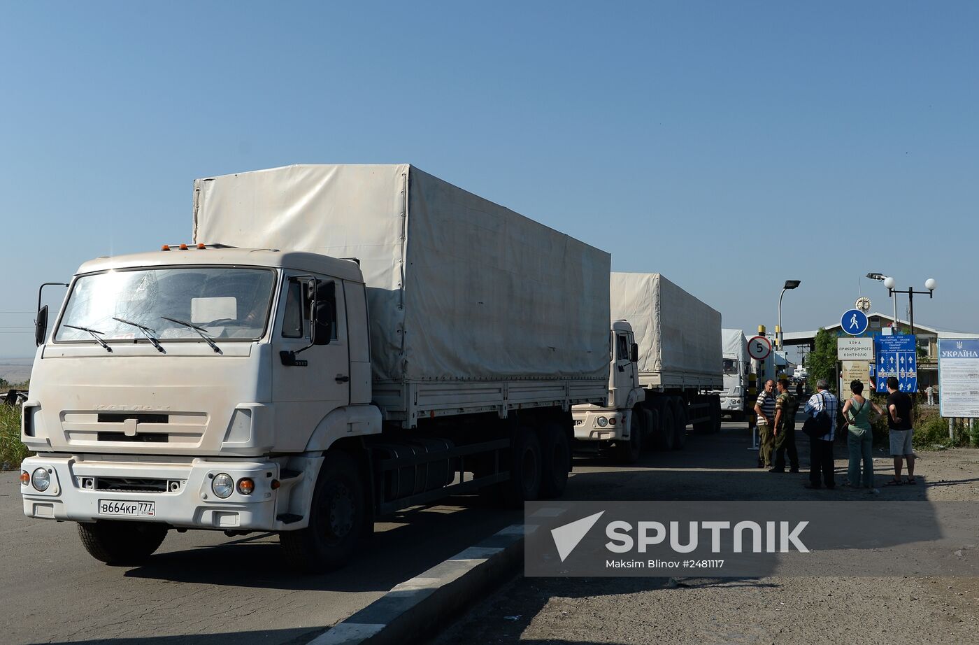 First trucks of Russia's humanitarian aid convoy come back from Ukraine