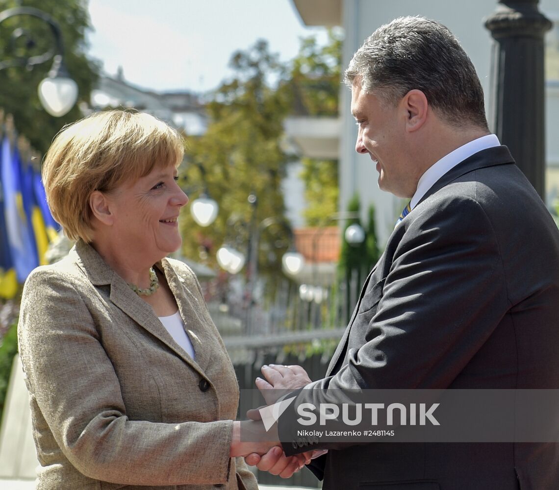 Petro Poroshenko meets with Angela Merkel