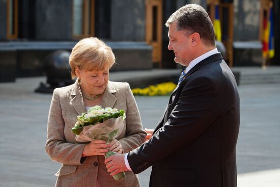 Petro Poroshenko meets with Angela Merkel