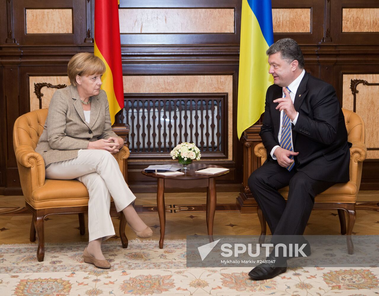Petro Poroshenko meets with Angela Merkel