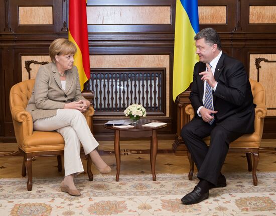Petro Poroshenko meets with Angela Merkel