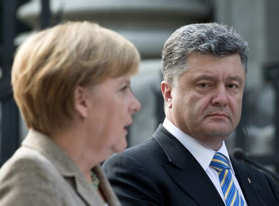 Petro Poroshenko meets with Angela Merkel