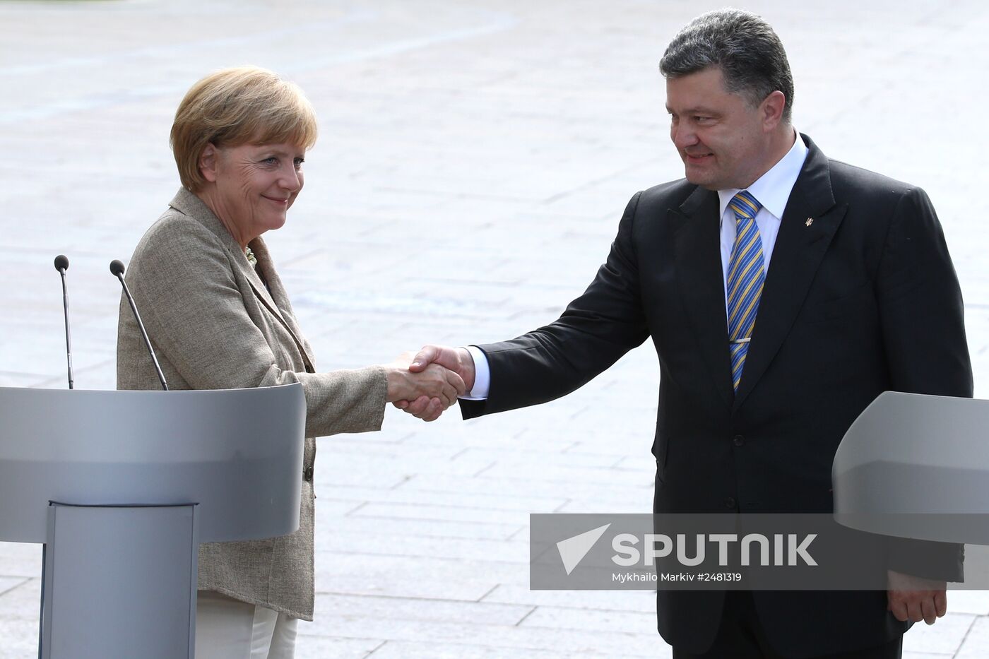 Petro Poroshenko meets with Angela Merkel