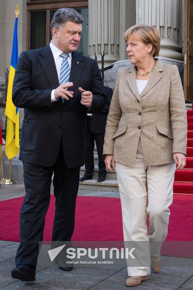 Petro Poroshenko meets with Angela Merkel