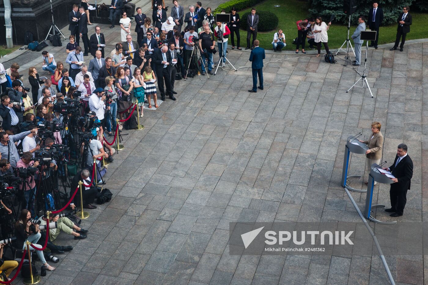 Petro Poroshenko meets with Angela Merkel