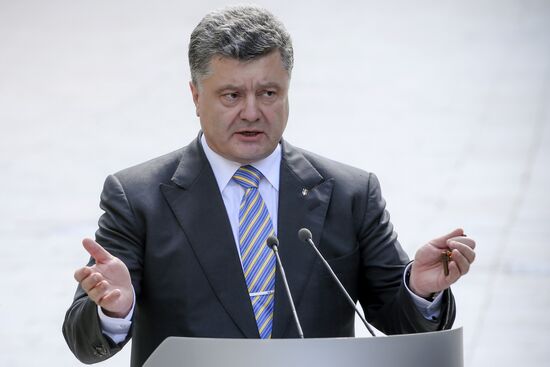 Petro Poroshenko meets with Angela Merkel