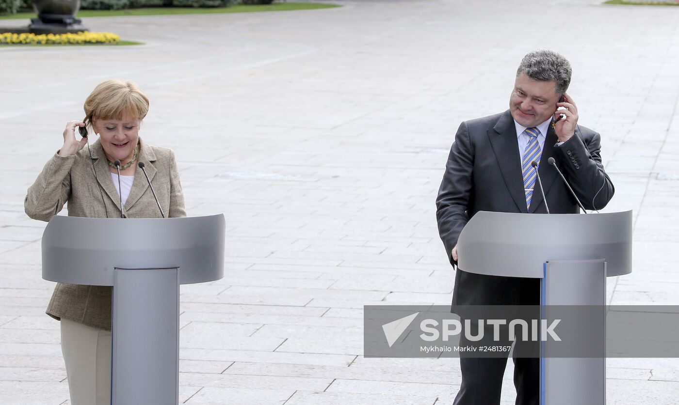 Petro Poroshenko meets with Angela Merkel