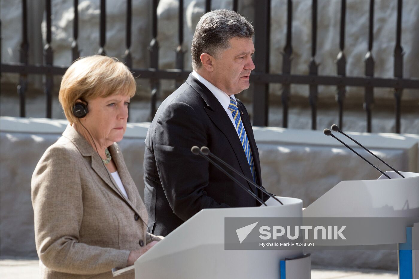 Petro Poroshenko meets with Angela Merkel