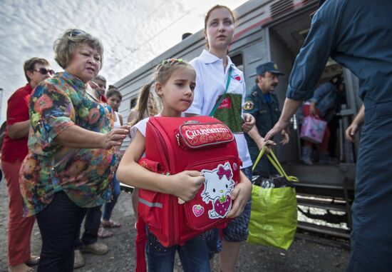 Ukrainian refugees arrive in Omsk