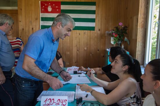 Abkhazia votes in presidential election