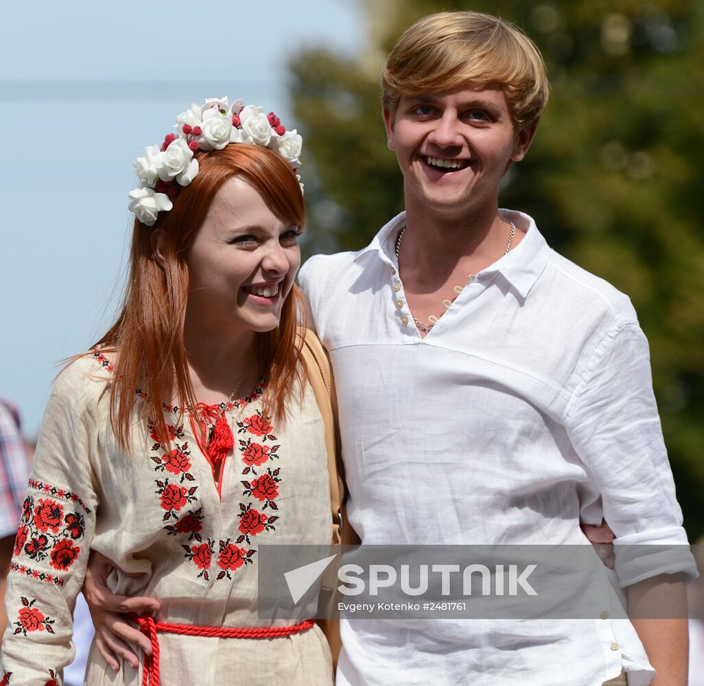 Young people take part in the VI Festival Parade of Embroidery 2014 during the celebration of Independence Day in Kiev. Location: Ukraine, Kiev. Author: Evgeny Kotenko/Sputnik. Parade of Embroidery 2014 in Kiev