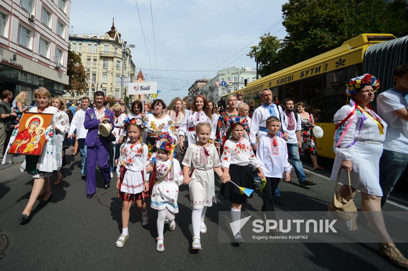 Parade of Embroidery 2014 in Kiev