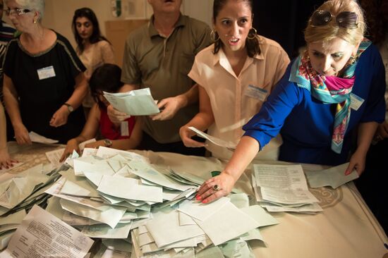 Counting ballots during Abkhazia's presidential election