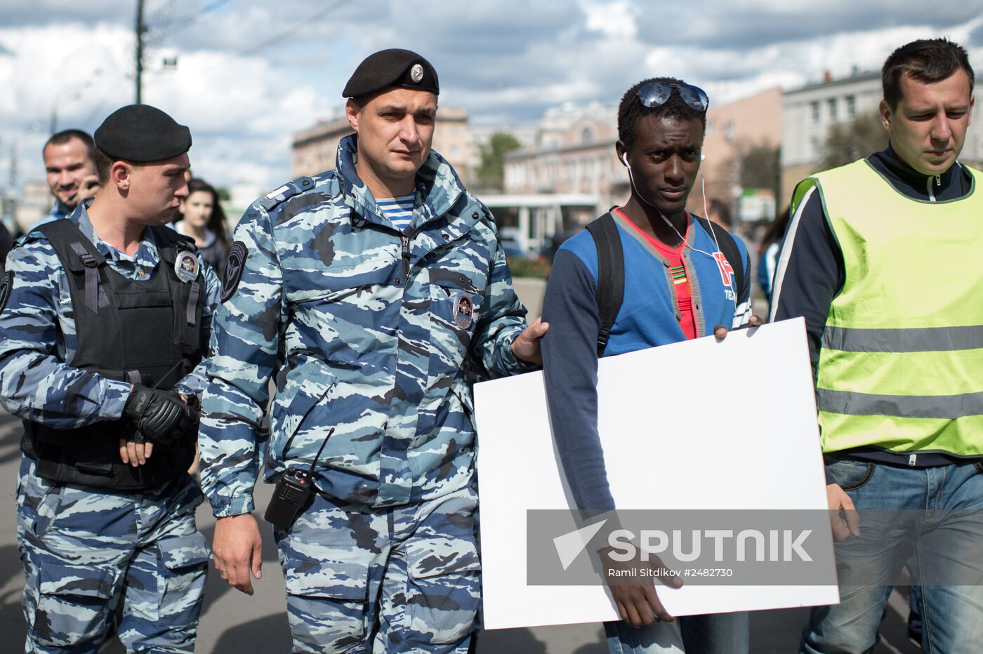 African Student Union holds one-person pickets near U.S. Embassy in Moscow