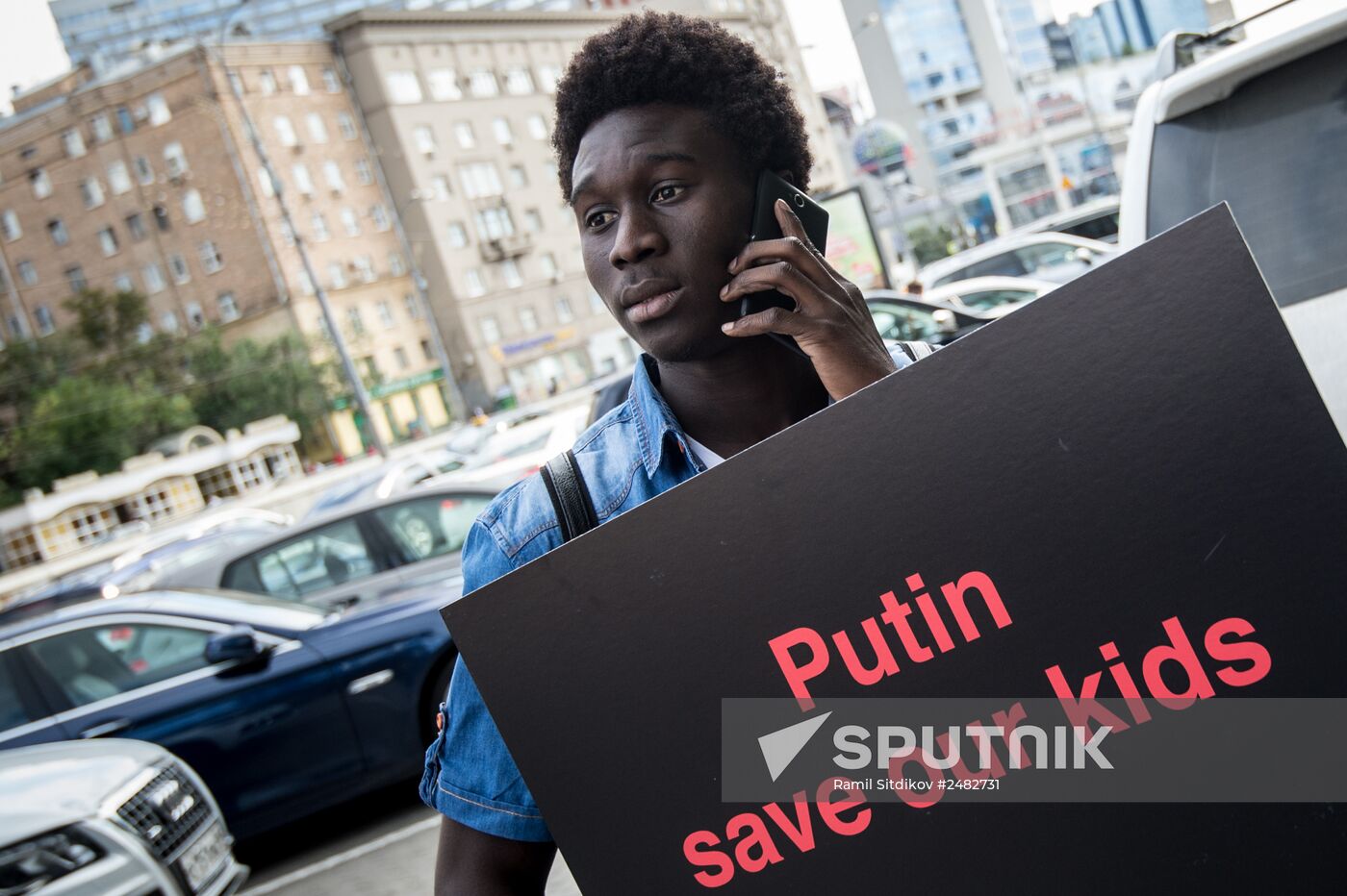 African Student Union holds one-person pickets near U.S. Embassy in Moscow