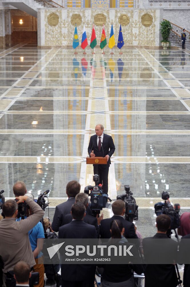 Vladimir Putin visits Belarus