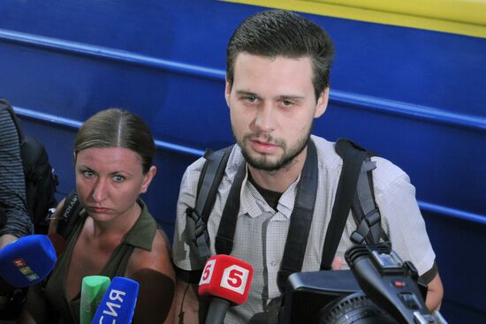 Russian journalists detained in Ukraine return to Crimea