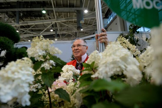 Flowers-IPM International Fair