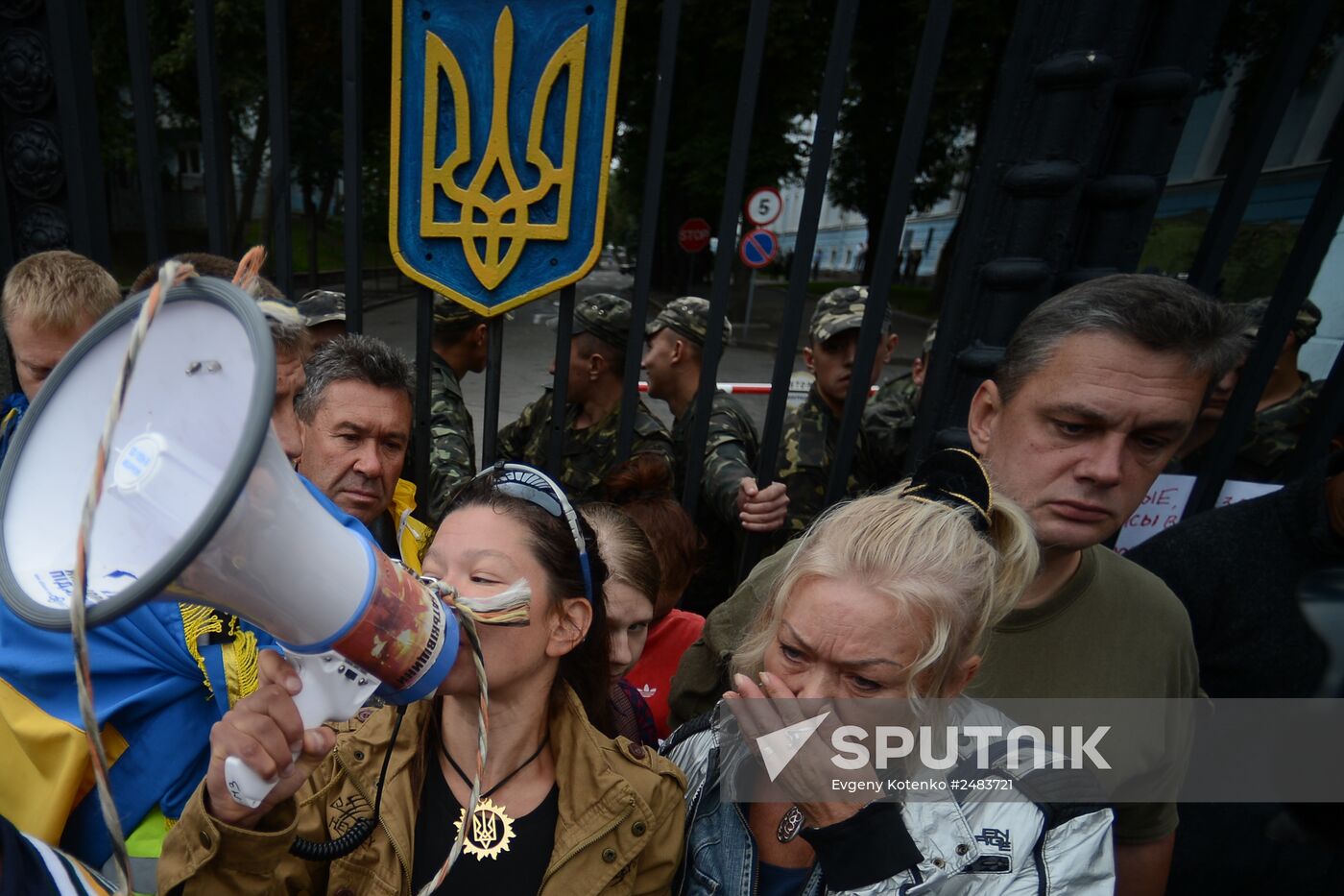 Protests outside DEfense Ministry in Kiev