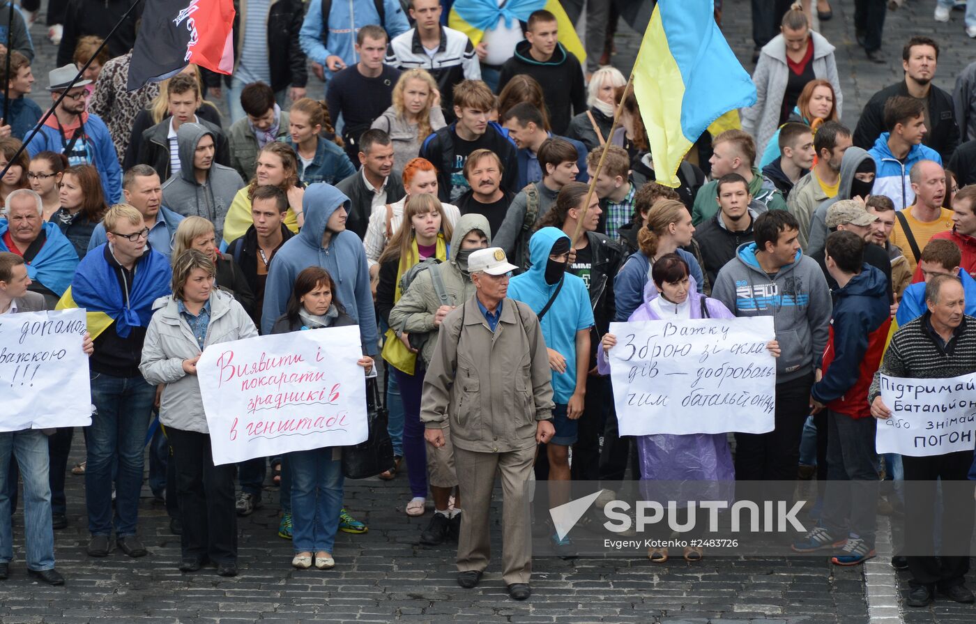 Protests outside DEfense Ministry in Kiev