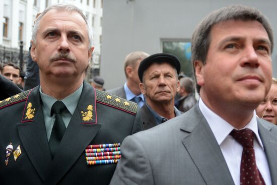 Protests outside DEfense Ministry in Kiev