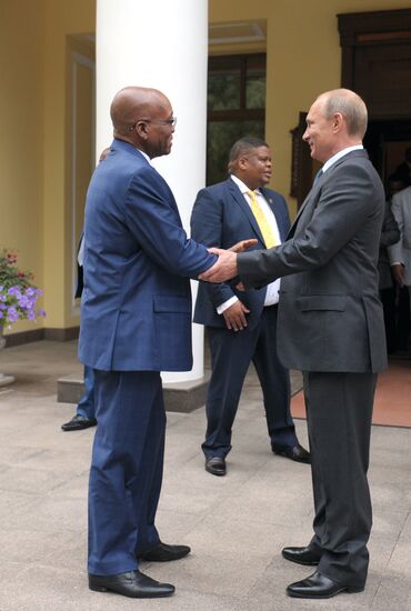 Vladimir Putin meets with South African President Jacob Zuma