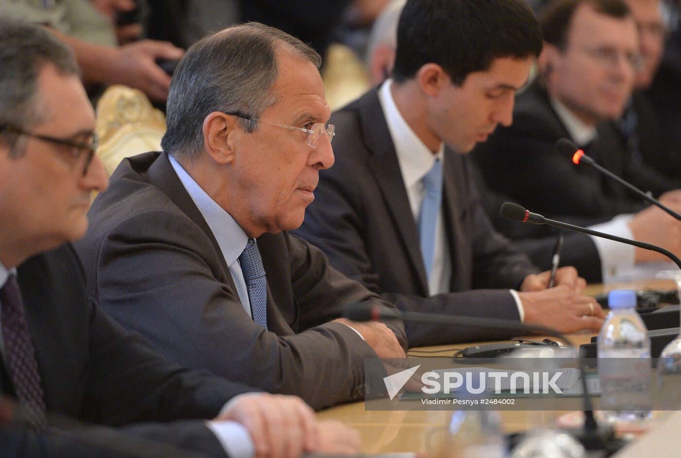 Foreign Minister Sergei Lavrov meets with Iranian counterpart