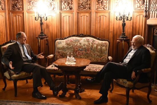 Foreign Minister Sergei Lavrov meets with Iranian counterpart