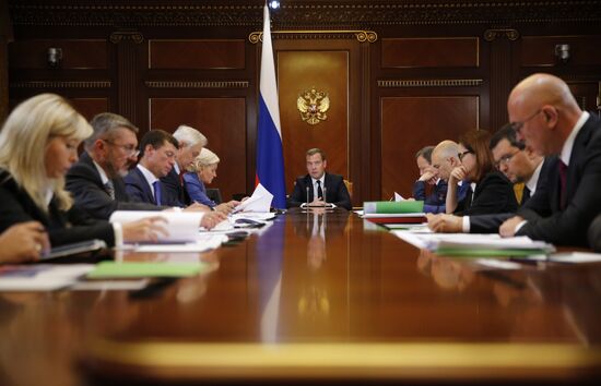 Dmitry Medvedev chairs government meeting in Gorki