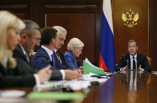 Dmitry Medvedev chairs government meeting in Gorki