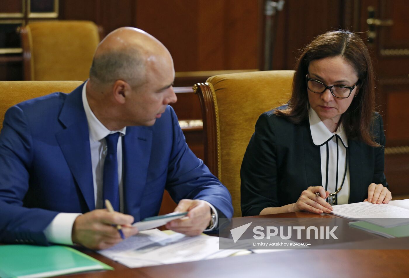 Dmitry Medvedev chairs government meeting in Gorki