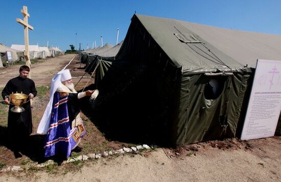 Consecrating makeshift church at fire-range of Sergeuevsky Training Center, Primorye Territory