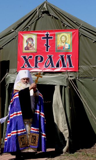 Consecrating makeshift church at fire-range of Sergeuevsky Training Center, Primorye Territory