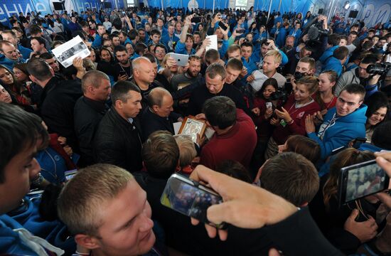 Vladimir Putin visits youth forum Seliger-2014