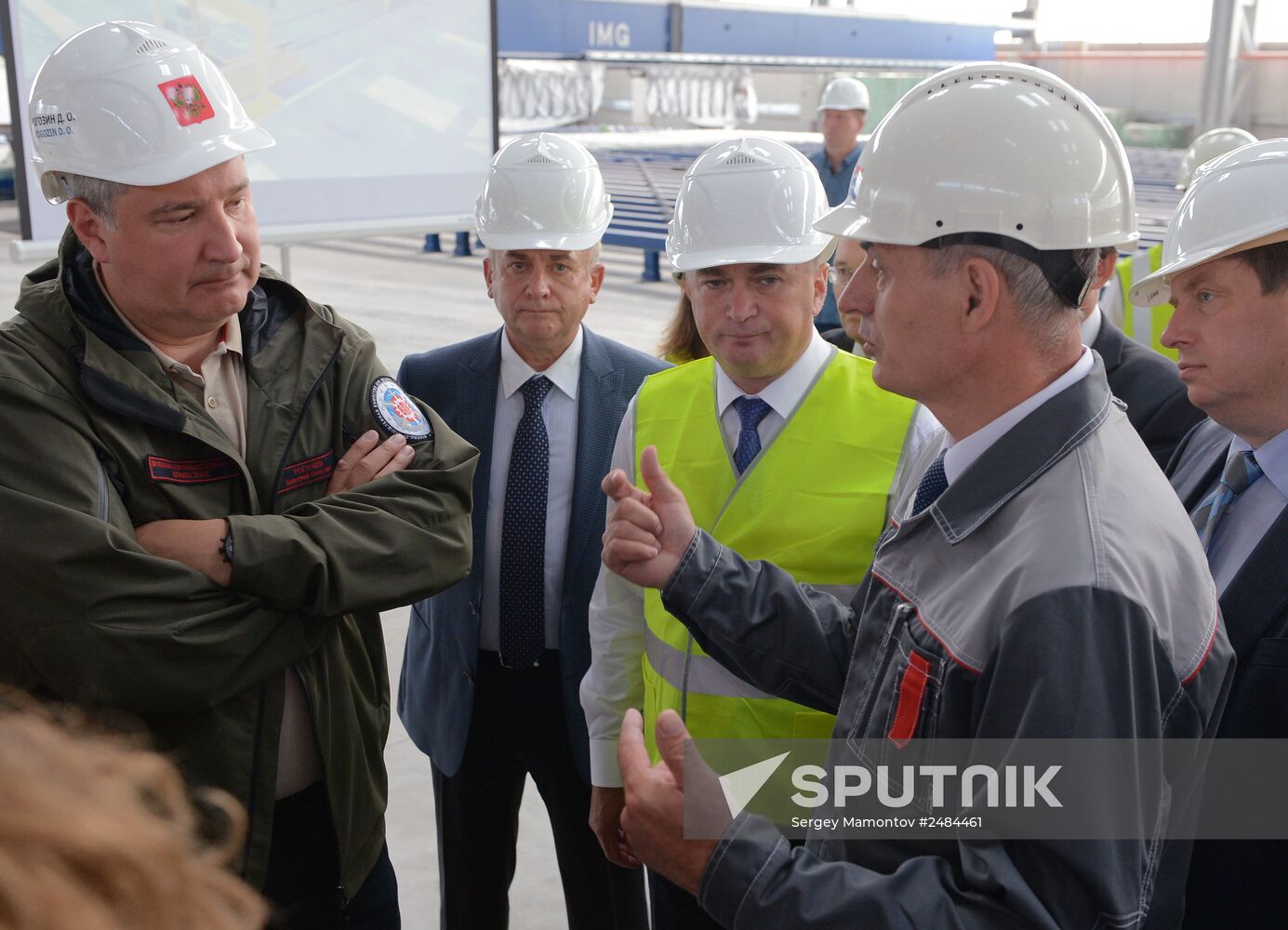 Dmitry Rogozin visits Zvezda Far Eastern Plant