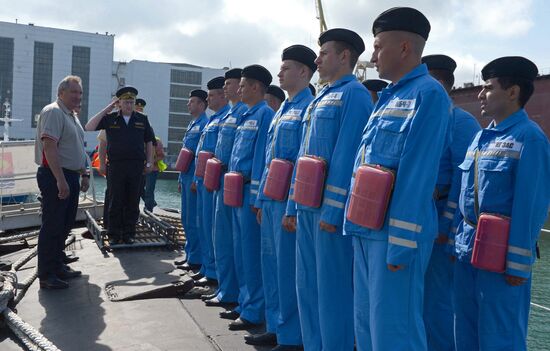 Dmitry Rogozin visits Zvezda Far Eastern Plant