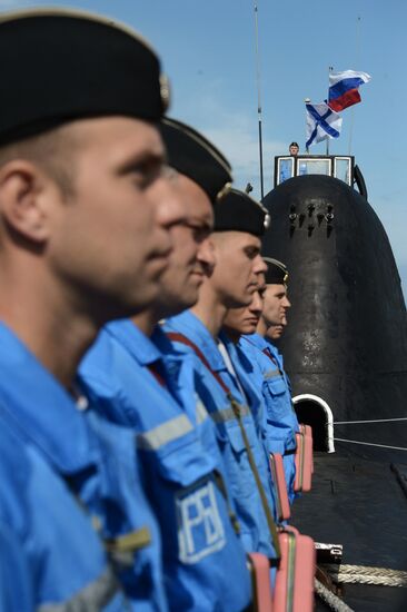 Dmitry Rogozin visits Zvezda Far Eastern Plant