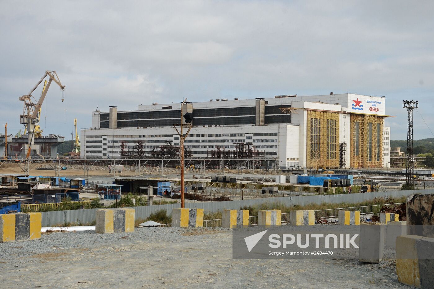 Dmitry Rogozin visits Zvezda Far Eastern Plant