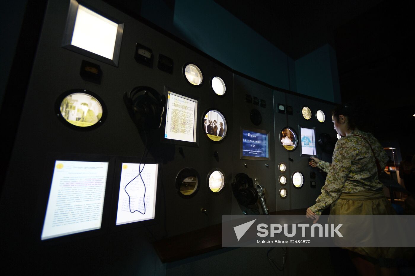 Multimedia installation imitating firing console of RDS-1 atomic bomb