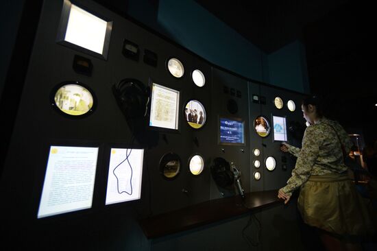 Multimedia installation imitating firing console of RDS-1 atomic bomb
