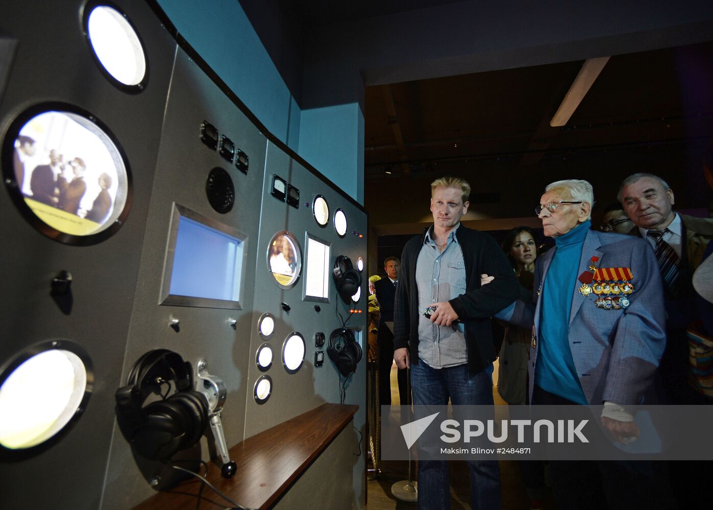 Multimedia installation imitating firing console of RDS-1 atomic bomb