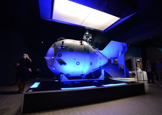 Multimedia installation imitating firing console of RDS-1 atomic bomb
