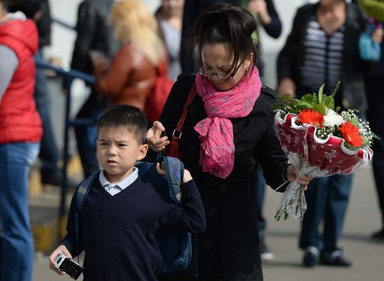 Selling flowers in the run-up to Knowledge Day