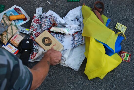 Ukrainian servicemen leave encirclement outside Ilovaisk