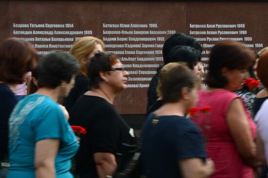 Memorial events mark 10 years since Beslan school siege