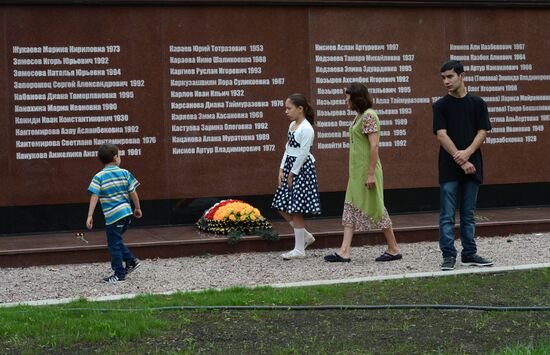 Memorial events mark 10 years since Beslan school siege