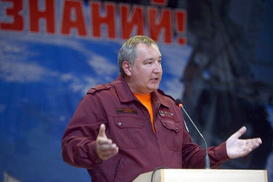 Dmitry Rogozin's visit to Vostochny space center under construction