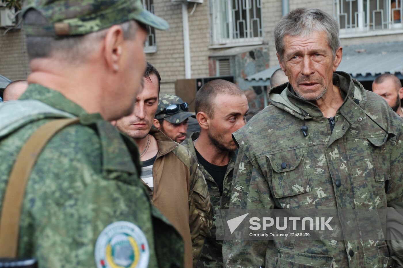 Captured Ukrainian soldiers taken out of encirclement near Ilovaisk