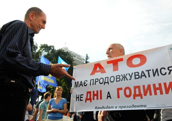 Protesters demand return of captive Ukrainian servicemen