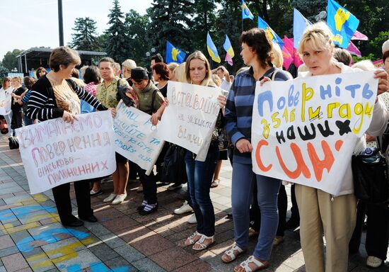 Protesters demand return of captive Ukrainian servicemen